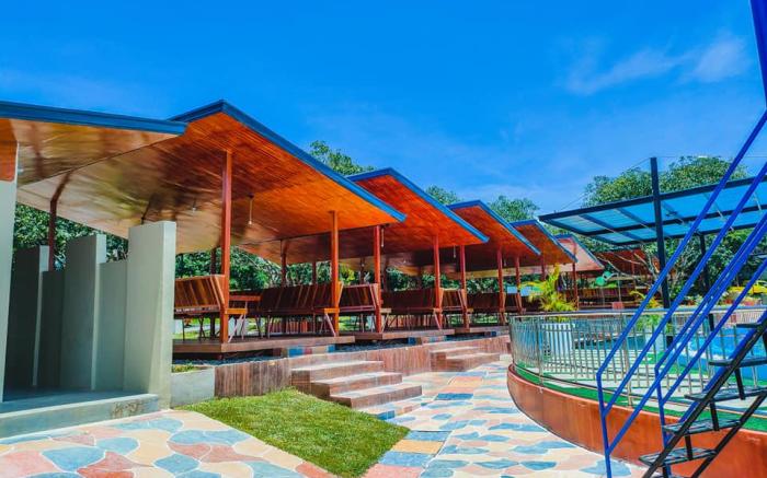 Blue Palm Mountain Resort