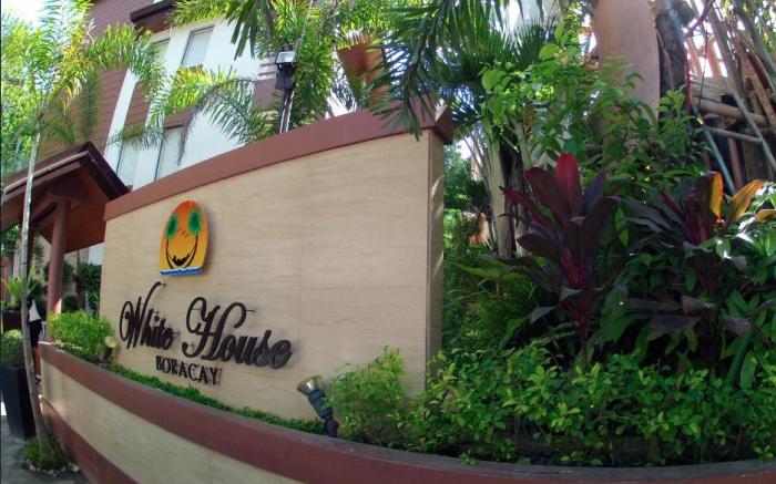 White House Beach Resort