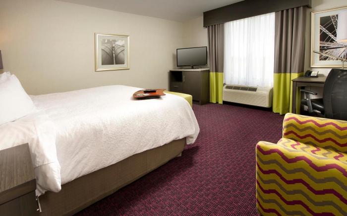 Hampton Inn & Suites Buffalo Airport