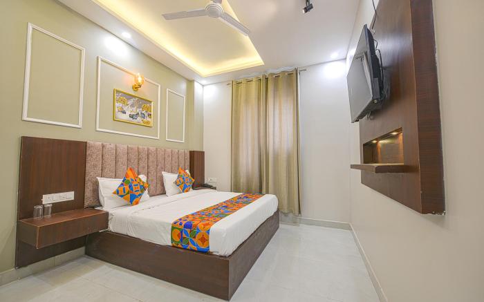 FabHotel Relax Inn Palace