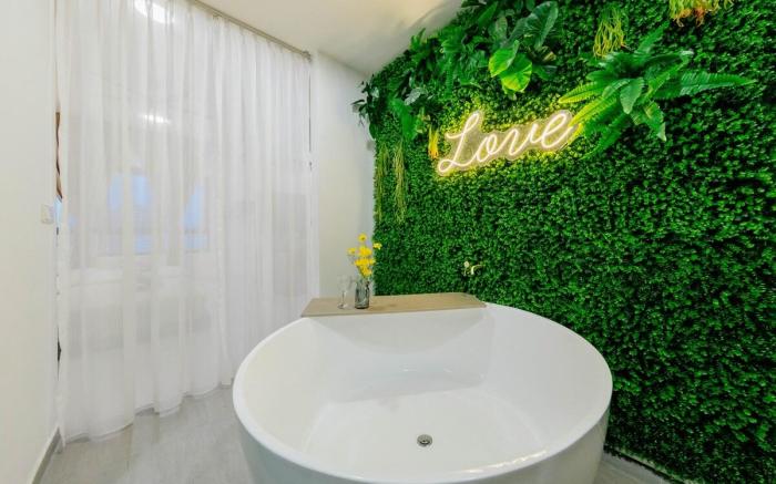 Insta-worthy Bath Tub Studio w Lush Greenery 浴缸MRT
