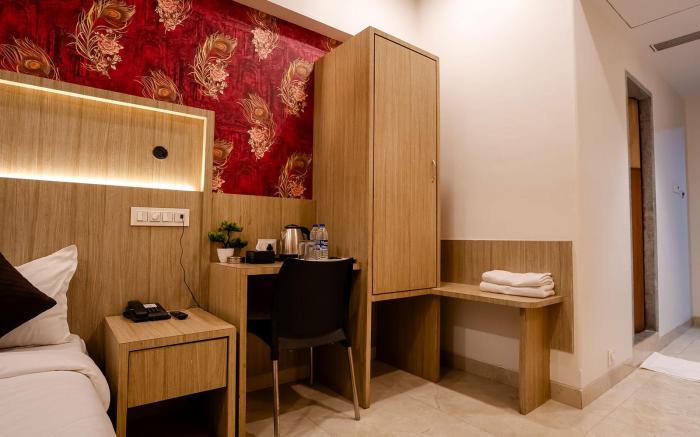 HOTEL GRAND SEASONS