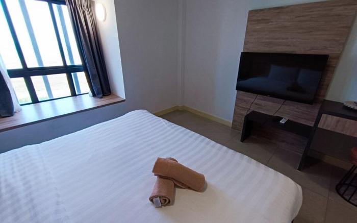 Imperio B22 (Room2) Small Room- Netflix/Parking