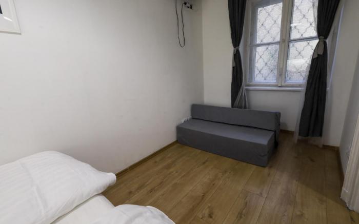 Pest-port Apartment-room 6