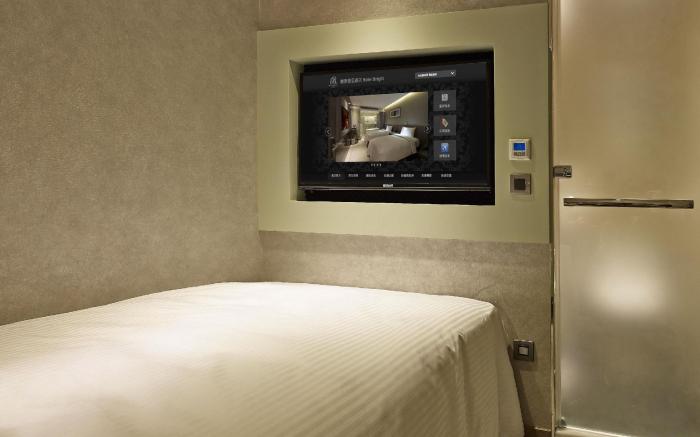 Hotel B7 111