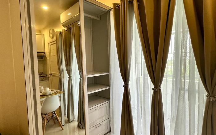 (4) Modern studio near SM Lipa/King bed & Sofa bed