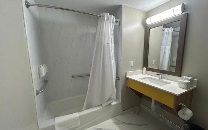 Days Inn by Wyndham Staten Island