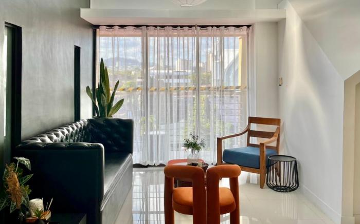 Soho-Style Loft [4BR, Central, Wifi w/ Gameroom]
