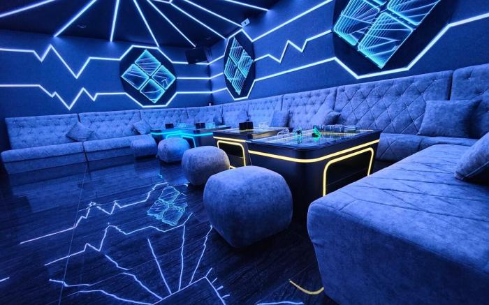 JPP｜角头豪华私人KTV房120寸电视BBQ自动麻将机桌球PS4可以睡25个人5分钟Austin