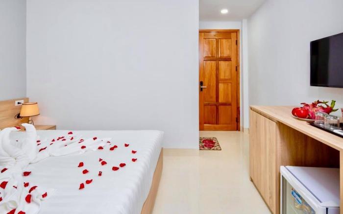 Luna House Danang Hotel
