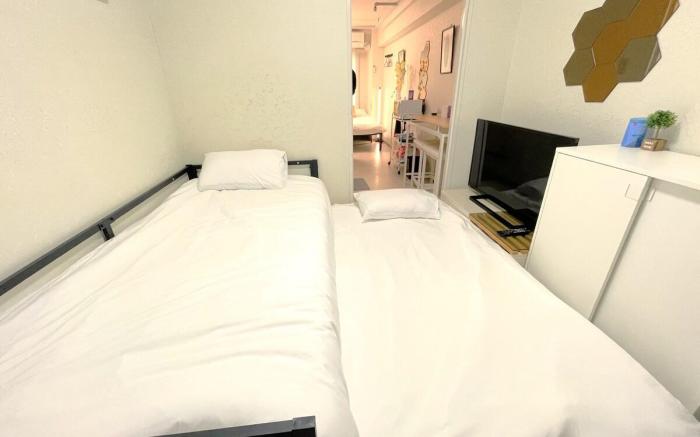 Honmachi Station 1min, Shinsaibashi 3min 4beds