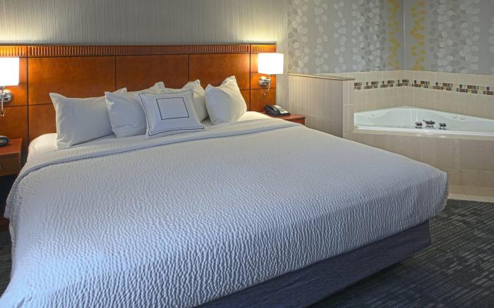 Courtyard by Marriott Hamilton