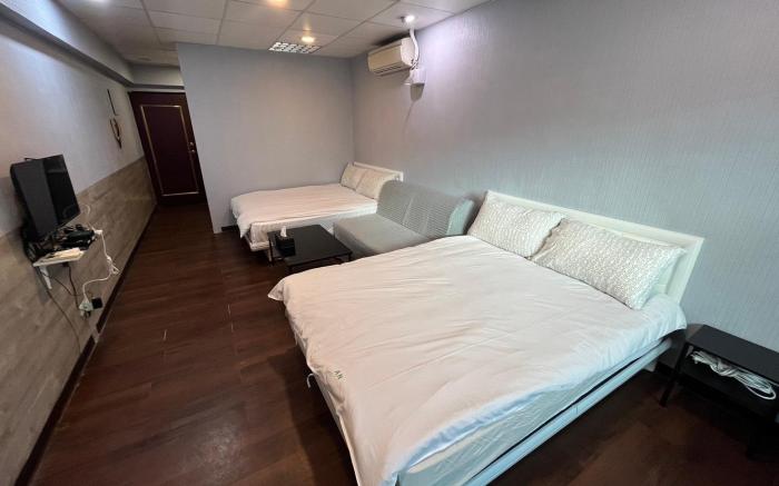 Opposite Taipei Main Station Warmth2-6 room