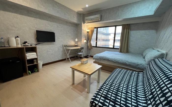 Alan's Lift Building, Leisure Style Room for 2-4 Persons, directly opposite Taipei Main Station