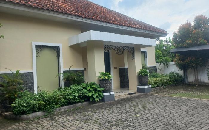 Capital O 93872 Natura Guest House Syariah Near alun alun kota purwokerto