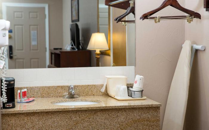 Econo Lodge Sturbridge Route 20