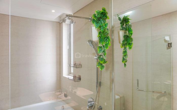 Serene & Best Location 2BR Gold Coast By Travelio