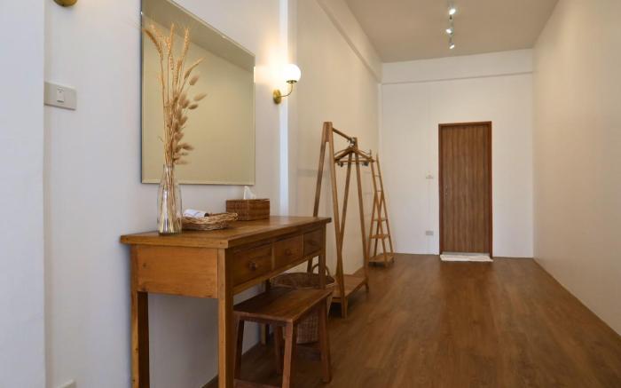 The whole house is yours! 5 mins walk to Old City!