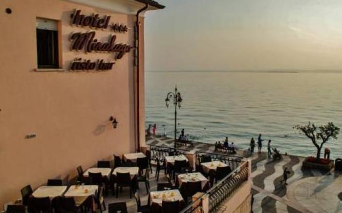La Vista Postcard Hotel