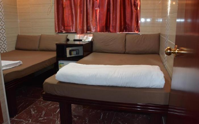 Everest Hostel