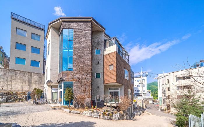 Nami Island Koi Pension