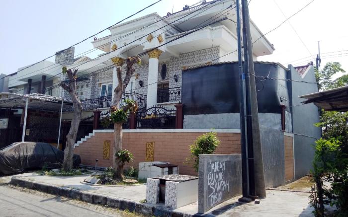 SPOT ON 93880 Guest House Bu Iin Syariah
