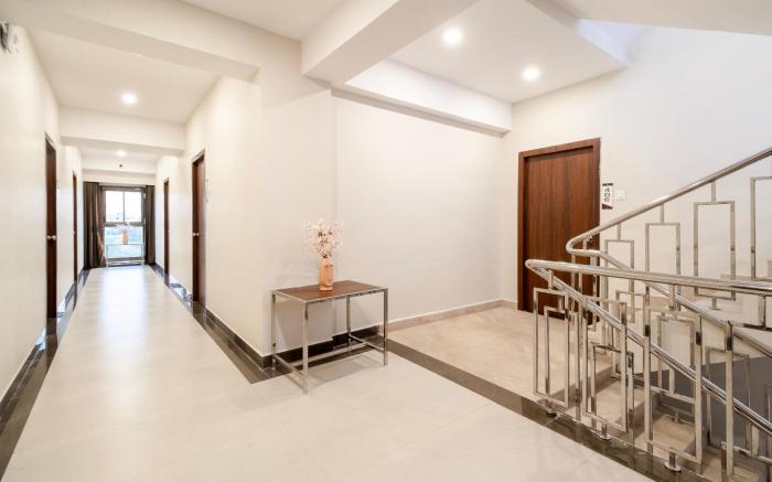 Monday hotels Swarnas The Capital