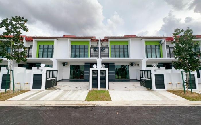 A16 Tebing Dato Onn 9 Austin FamilyStay Aeon 10Pax