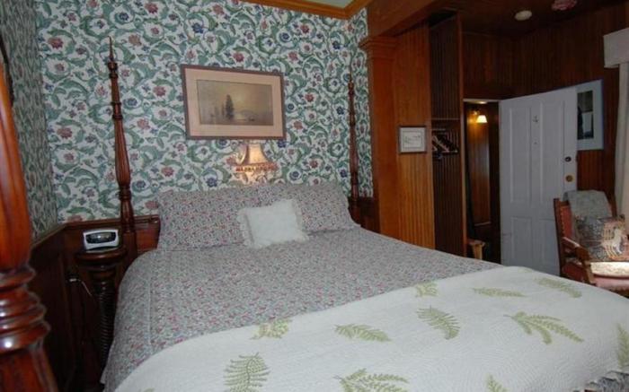 Shelburne Hotel