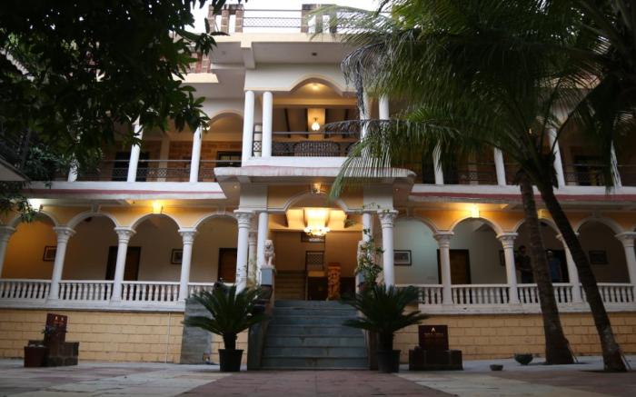 Gir Lions Paw Resort with Swimming Pool