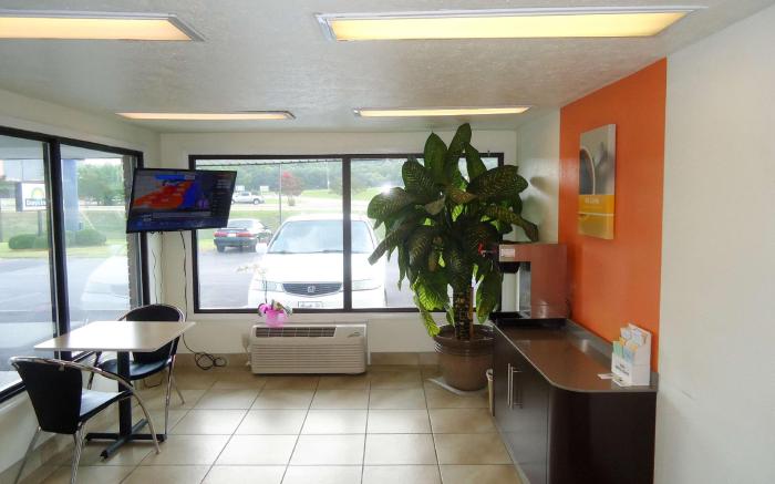 Motel 6 Columbus, MS