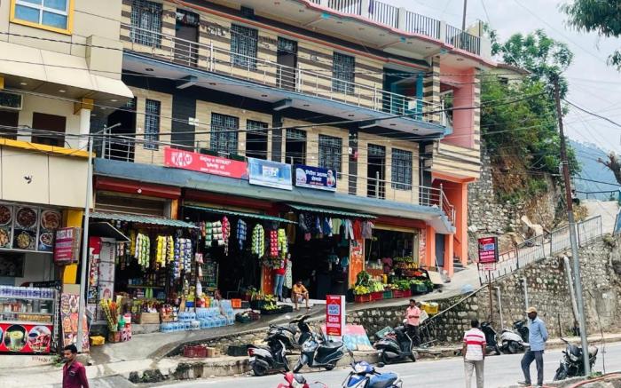 Goroomgo Girish Alay Homestay Uttarakhand