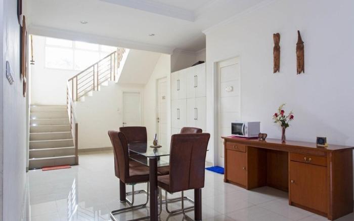 RedDoorz Plus near Siloam Karawaci