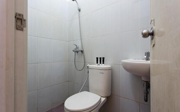 RedDoorz Plus near Siloam Karawaci