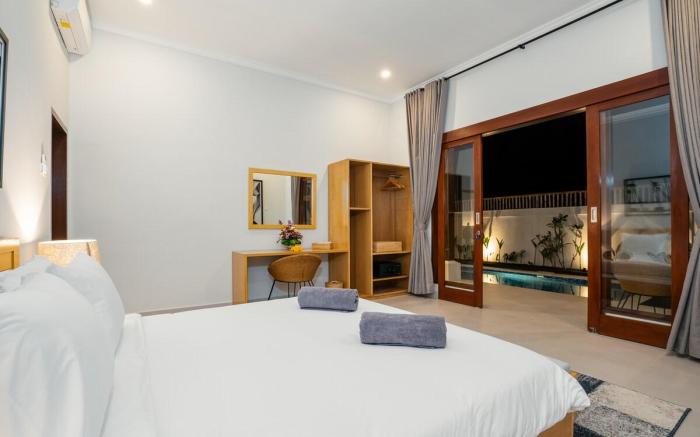 Sleek Villa w/ Spacious Pool Area | 5 Min To Beach