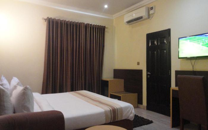 Caesar's Court Hotel and Suites