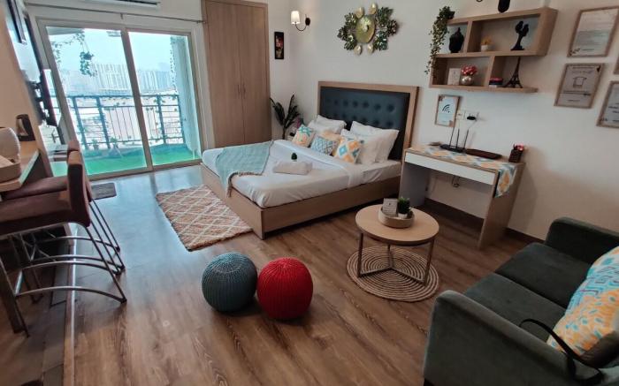 SOJOURN STAYS- Elegant Studio Apartment.
