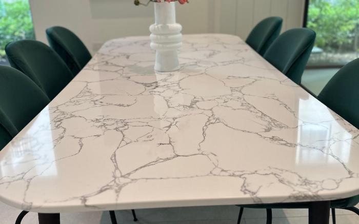 Exquisite 1-Bedroom with Pool Scenery in Creek