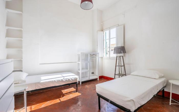 Cerchi 3 in Firenze with 2 bedrooms and 1 bathrooms