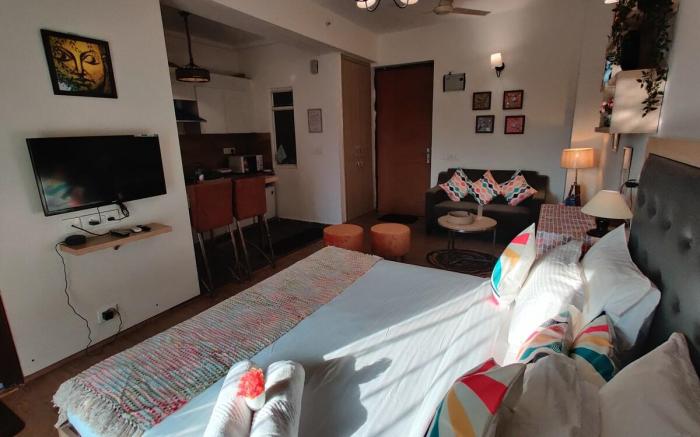 Sojourn Stays- Sunset Springs Luxurious Studio !!