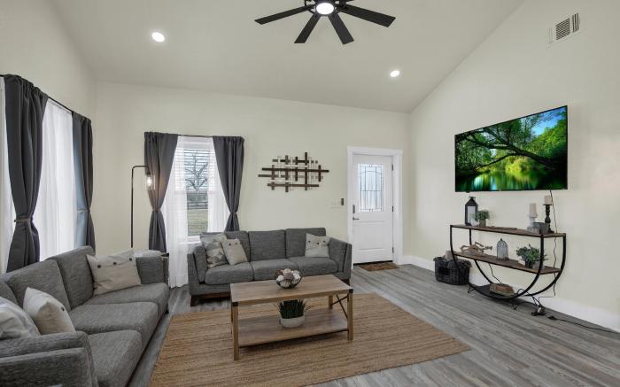 Hill Country Hideaway with Fire Pit and Hot Tub!
