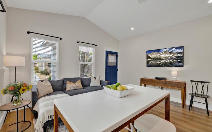 The Grove D with Hot Tub & King Beds - Walk to Main
