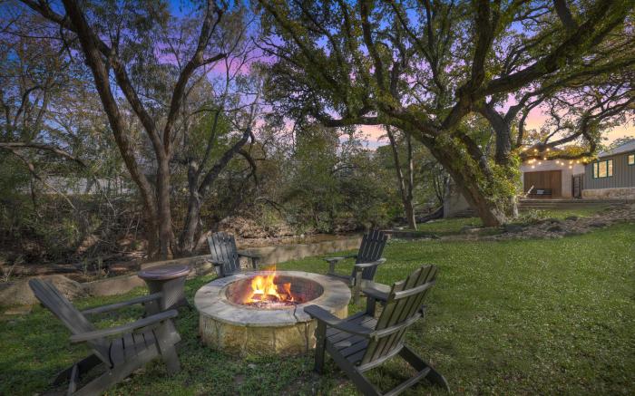 406 Lodge-A: Hot-Tub & 2 Blks to Main St.