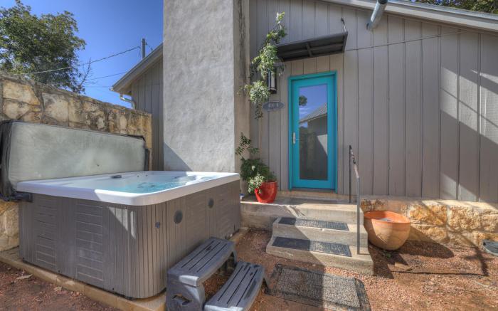 406 Lodge-A: Hot-Tub & 2 Blks to Main St.