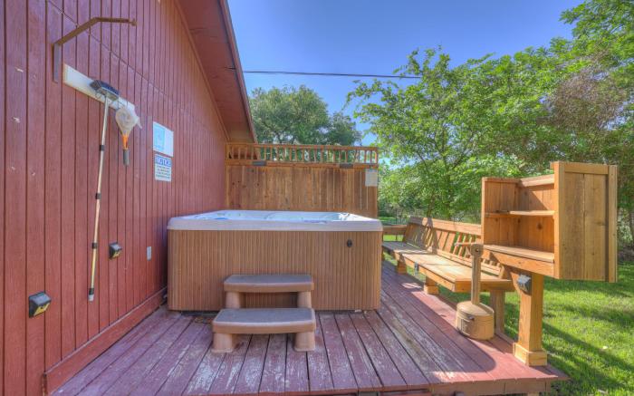 Gettin' Guada loopy with Hot Tub & Riverfront