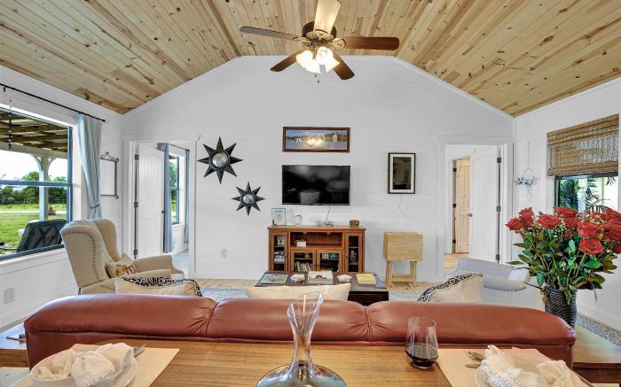 Luxurious Cottage on 3-Acre's in Fred Wine Country