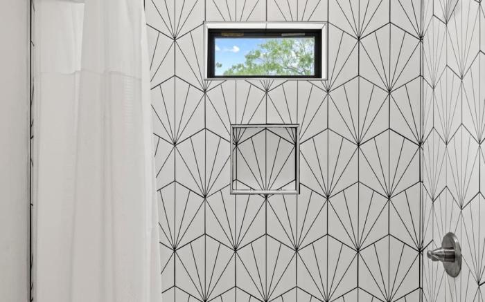 Verbena Waterfront with Hot Tub