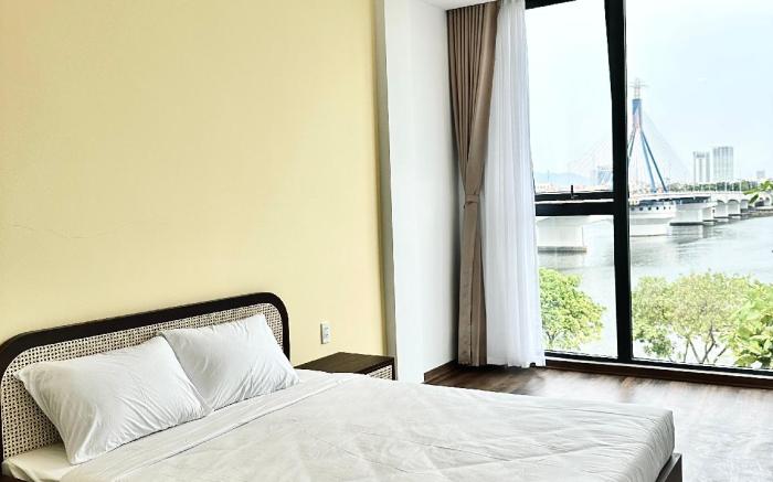 Han Riverine Hotel & Cafeteria DaNang