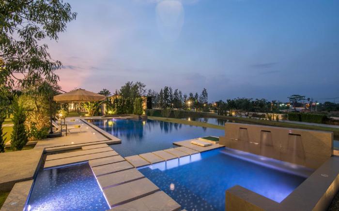 GreenVille Laguna Hotel