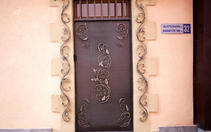 Azoyan Guest House